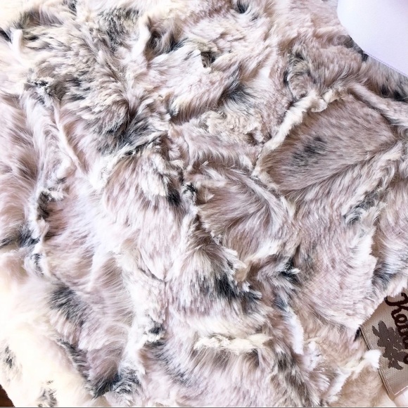 KEIKI CO. Luxury Throw 💖 NWT - Picture 2 of 4
